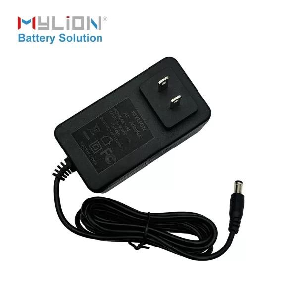 High-quality 8.4V 5A 45W AC/DC power adapter with 110-240V input for mini UPS, lithium battery packs. - Imagen 3